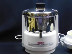 11je25 Acme Supreme Juicerator Waring Heavy Duty Model Tested #2
