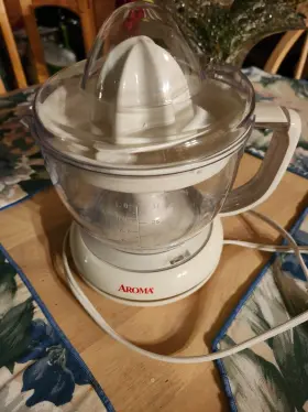 T670301 Aroma Citrus Juicer Electric White
