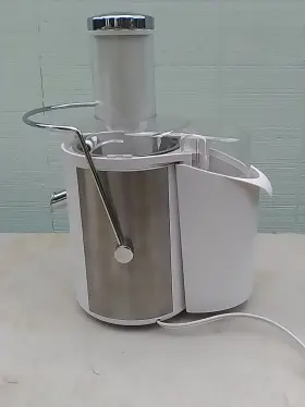 Hj8k129 Bella Model Vegetable Fruit Juicer Clean Works Great