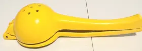 Bc-40600 Bene Casa Lemon Press Citrus Juicer Hand #3