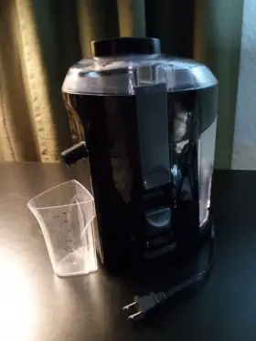 Je22006 Black Decker And Juicer With Manual