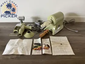 583s Champion Juicer The World S Finest Model G5 Ng With Grain Mill Attachment Read