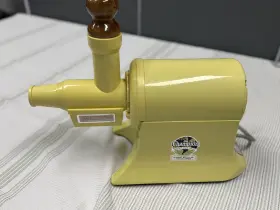 G5-ng-853s Champion Juicer G5-ng-835s Vintage 1983 Yellow Masticating - Tested