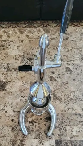 695906 Hendi Manual Heavy Duty Commercial Easy Citrus Juicer Restaurant Or Bar