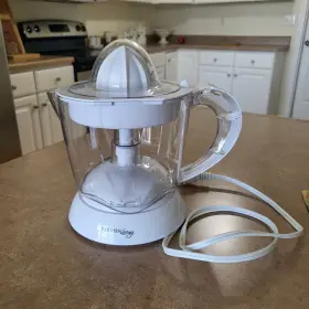 43690-13 Kitchen Living Citrus Juicer 1 L/4.23 Cups