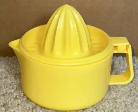4497 Kitchen Queen Lemon Orange Citrus Juice Extractor/juicer Yellow