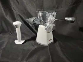 D484738 M Ller Mueller Masticating Juicer Hand Crank Suction Base Rv Camping Off Grid