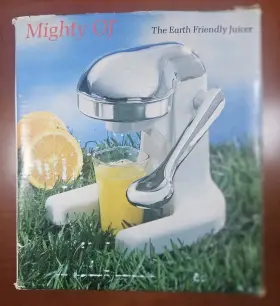 Metrokane 022578035017 Mighty Oj The Earth Friendly Juicer Classic Retro 50s Design- White