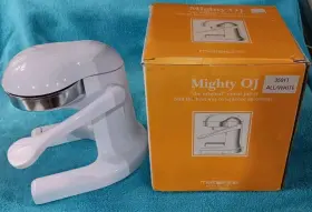 3501t Metrokane Mighty Oj Citrus Fruit Manual Juicer White Retro Design Model