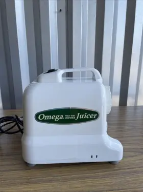 J8001 Omega 8001 Fruit And Vegetable Juicer Model #j8001 Motor Base Only Works