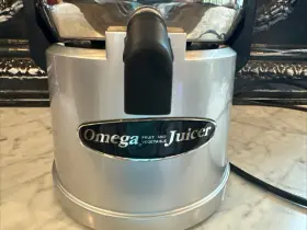 Bmj330 Omega Commercial Mega Mouth Fruit And Vegetable Juicer Clean Works Great #2