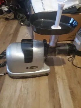 Mm900hds Omega Low Speed Cold Press 365 Masticating Celery Vegetable Juicer
