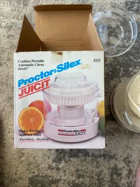 J333 Proctor Silex Juicit Battery Operated 16oz Automactic Juicer