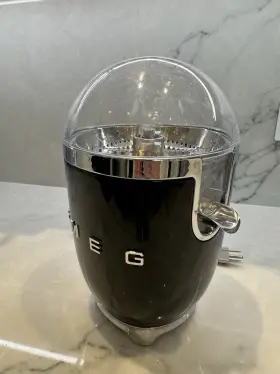Cjf11blus Smeg 50s Retro Style Citrus Juicer Drip-free Spout Black