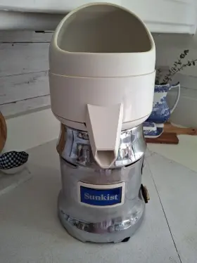 Sunkist 605049359531 J-1 Commercial Citrus Juicer