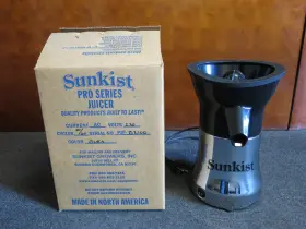 Pjf-b1 Sunkist Pro Series Citrus Juicer Electric 11-3/4 Inch H 7-1/2 Dia - Black