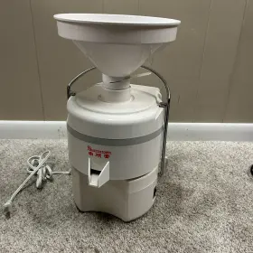 Cl-010 Sunpentown Multi Function Food Grinder Juicer Model Incomplete