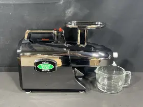 Gse-5050-b Tribest Greenstar Gse-5050 Elite Twin Gear Slow Masticating Juicer Chrome Used