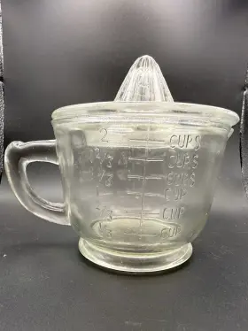 Vintage Pre-1950 Glass Citrus Juicer 2 Cup Measuring Clear