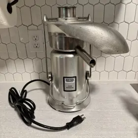 31je54 Waring Commercial Heavy-duty Pulp-eject Juice Extractor 15600 Rpm As-is