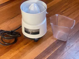 800-126 Waring Commercial Bj120c Compact Citrus Juicer 120v 5-15 Phase Plug White 34