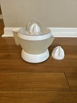 Toastmaster Citrus Orange Juicer With Pulp Adjuster Model TCJ38. Large, 32 Oz. Fixed Price $14.99.