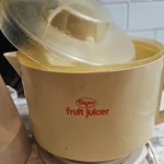 Dazey Electric Automatic Citrus Press Juicer Beige Plastic Detachable Lid Bowl. Fixed Price $21.99.