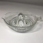 Vintage Clear Glass Ribbed Citrus Juicer With Pour Spout Tabletop Hand. Fixed Price $8.99.