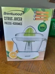 Brand New Brentwood J-15 24OZ Electric Citrus Juicer, Oranges Limes Lemons. Fixed Price $16.00.