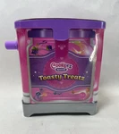 Cookeez Makery Toasty Treatz Toaster Oven Toy Scented Surprise Baked Plush Pet. Fixed Price $14.89.