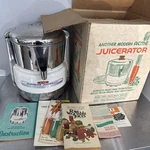 Vtg Acme Supreme Juicerator 11JE21 Model 6001 4.8 Amp Vegetable Read. Fixed Price $89.99.