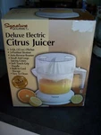 Signature Gourmet Electric Citrus Juicer Press Squeezer 1 Quart Pitcher 2 Year. Fixed Price $12.99.