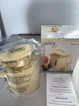 Fiesta Citrus Juicer 32 Oz Electric Yellow CJ-110 Niob. Fixed Price $22.11.