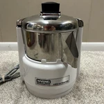 Waring Professional Extractor White Stainless Steel Model 11JE38 Juicer. Fixed Price $49.95.