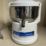 Omega Model 1000 Fruit Vegetable Juicer Extractor Tested With Citrus. Fixed Price $40.00.