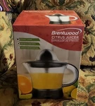 New In Box Brentwood J-17BK 40OZ Capacity Electric Citrus Juicer 25W Black. Fixed Price $15.00.