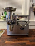 Norwalk 290 Hydraulic Cold Press Juicer W/ All-screens, Pusher, New Bags, Dvd. Fixed Price $950.00.