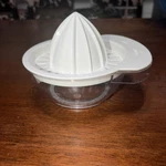 Pampered Chef Strain And Pour Manual Lemon Citrus Juicer White With Clear Base. Fixed Price $15.00.