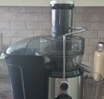 Omega JCEK13 Centrifugal Juicer 1000W Stainless Steel W/ Pulp Bin & Container. Fixed Price $57.50.