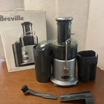 Breville JE900 Fountain Juicer Extractor W/pitcher Jug And Box 600W. Fixed Price $50.00.