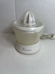 Toastmaster 32 Oz Citrus Juicer With Pulp Adjuster Model #1109 TCJ38. Fixed Price $13.35.