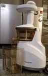 Hurom JP-WWB01 Easy Clean Masticating Slow Juicer/juice Extractor White. Fixed Price $74.00.