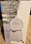 Title: Kitchen+ Electric Citrus Juicer 200ML New In Box Matte White & Wood Trim. Fixed Price $16.99.
