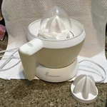 Toastmaster Citrus Orange Juicer With Pulp Adjuster Model TCJ38, Large, 32 Oz.. Fixed Price $14.99.