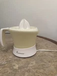 Toastmaster 32 Oz Citrus Juicer Model #1109. Fixed Price $15.00.