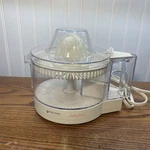 Vtg Black & Decker Electric Juicer Works Great For Fruit Easy Pour Spout. Fixed Price $23.99.