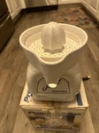 Vtg Proctor Silex Juicit Automatic Ceramic Reamer M# J1170 Citrus Juicer White. Fixed Price $75.64.