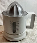 Betty Crocker Electric Juicer Model #BC-1477 Kitchen Gadget Orange Nice. Fixed Price $10.80.